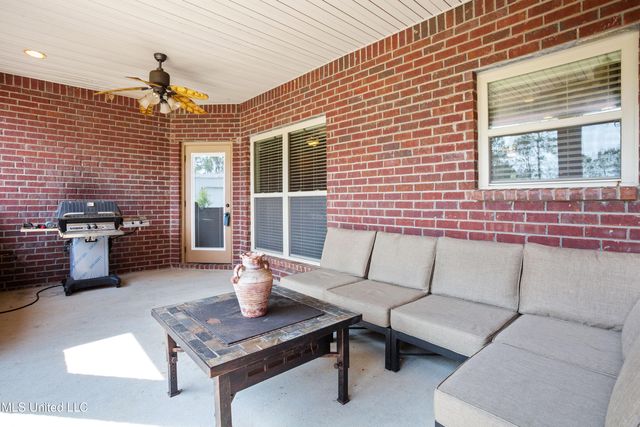 7414 Fountainbleau Road, Ocean Springs, MS 39564