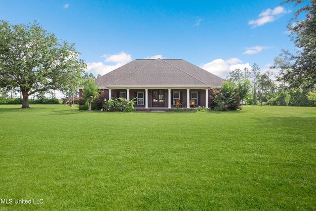 7414 Fountainbleau Road, Ocean Springs, MS 39564