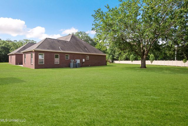 7414 Fountainbleau Road, Ocean Springs, MS 39564