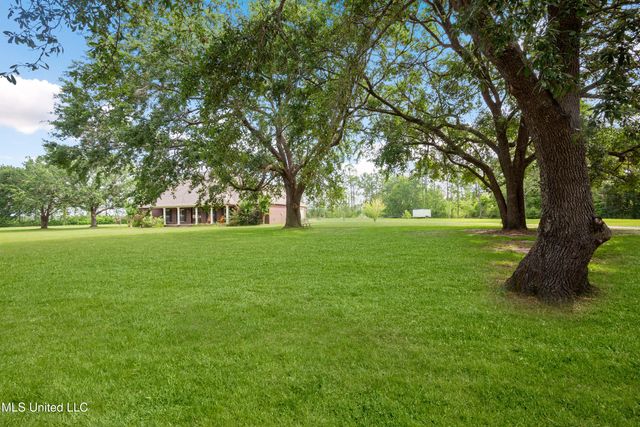 7414 Fountainbleau Road, Ocean Springs, MS 39564