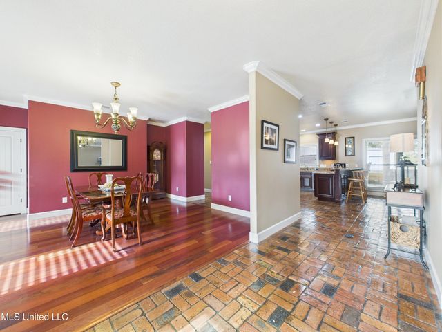 7414 Fountainbleau Road, Ocean Springs, MS 39564