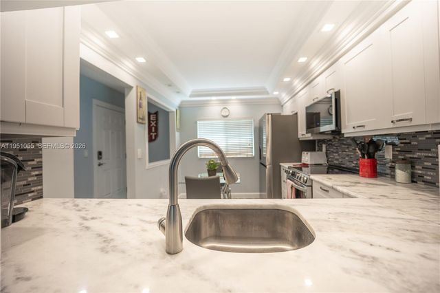 4000 Crystal Lake Dr 114, Deerfield Beach, FL 33064