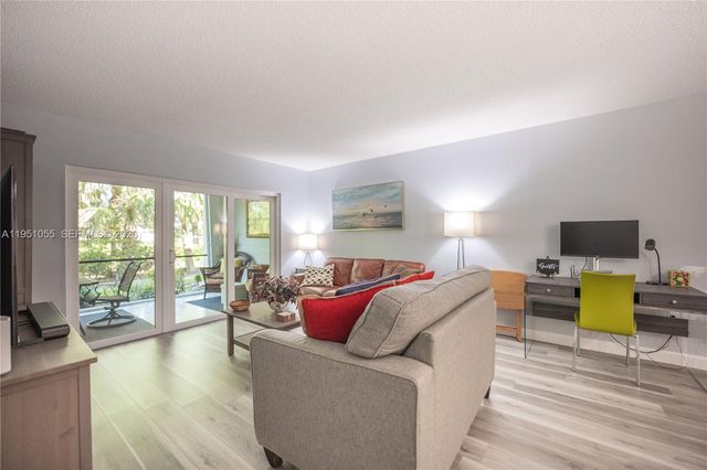 4000 Crystal Lake Dr 114, Deerfield Beach, FL 33064