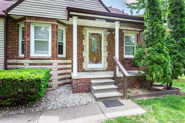 33627 Bock Street, Garden City, MI 48135