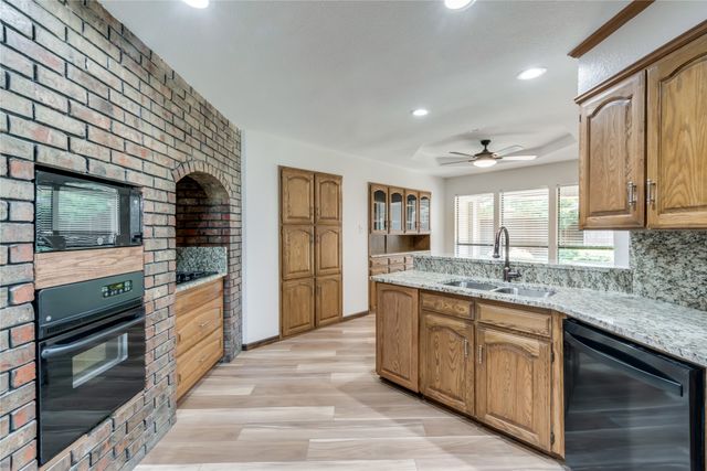 510 Dunn Court, Grapevine, TX 76051