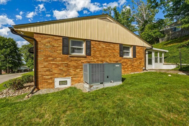 502 Forest Road, Huntington, WV 25705