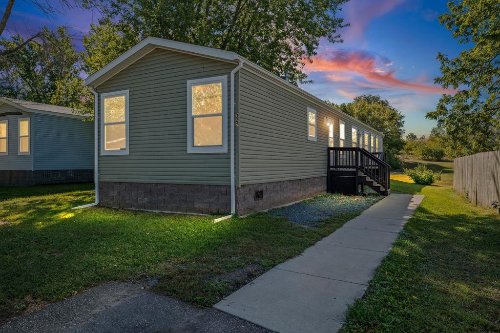 327 Cimarron, Lake Elmo, MN 55042 — exterior