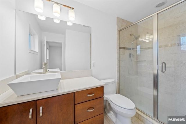 207 Pond Terrace 4D, Twp Of Washington, NJ 07676