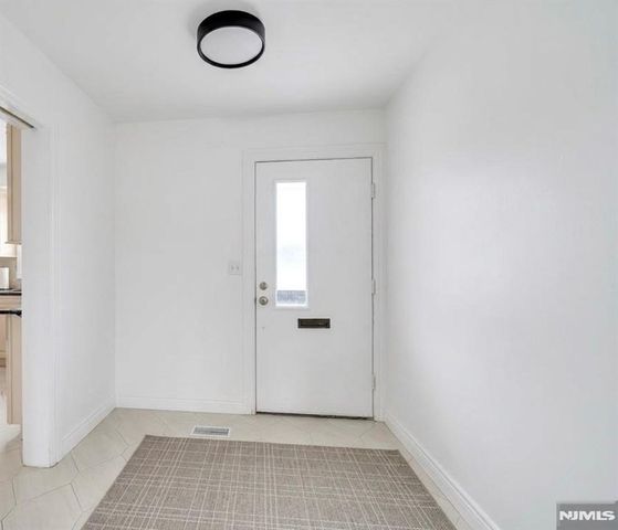 207 Pond Terrace 4D, Twp Of Washington, NJ 07676