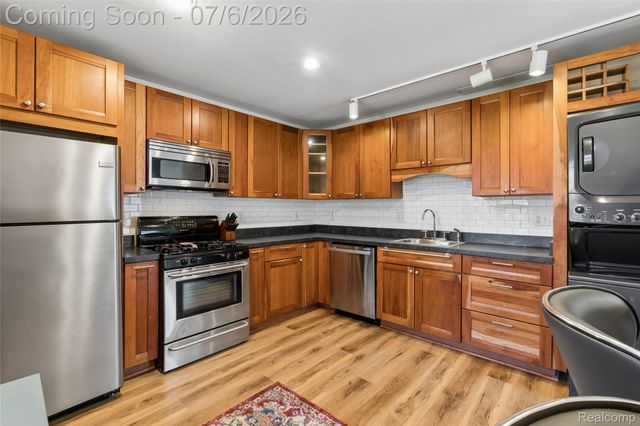 9597 Harbour Cove Court 105, Ypsilanti Charter Township, MI 48197
