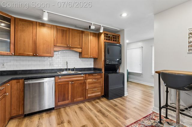 9597 Harbour Cove Court 105, Ypsilanti Charter Township, MI 48197