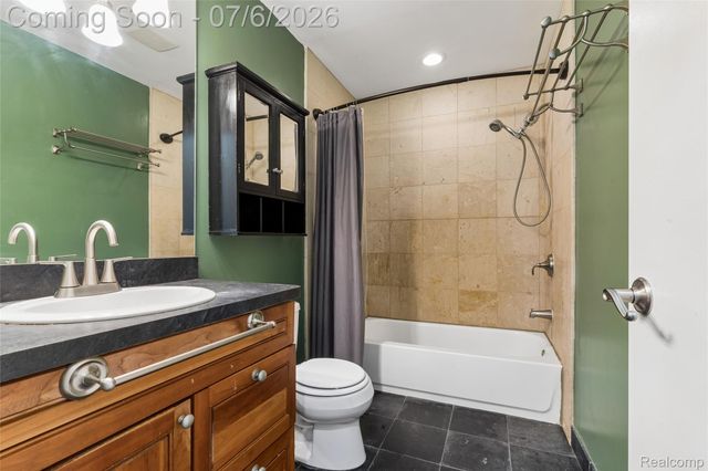 9597 Harbour Cove Court 105, Ypsilanti Charter Township, MI 48197