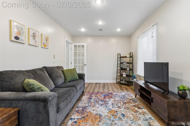 9597 Harbour Cove Court 105, Ypsilanti Charter Township, MI 48197