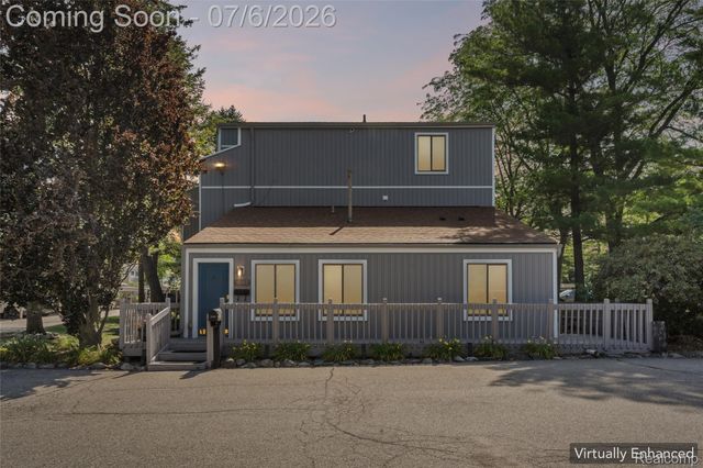9597 Harbour Cove Court 105, Ypsilanti Charter Township, MI 48197
