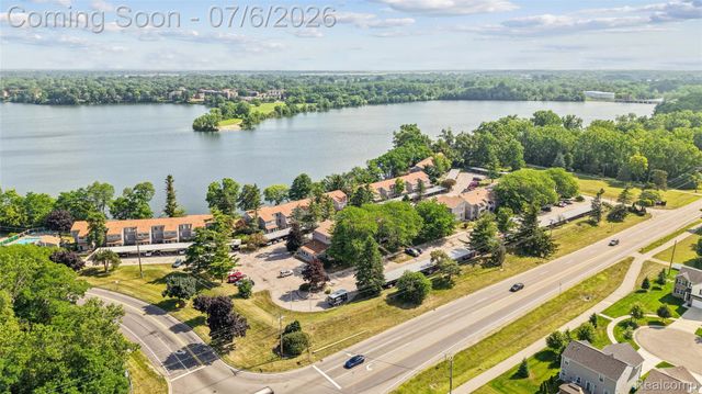 9597 Harbour Cove Court 105, Ypsilanti Charter Township, MI 48197