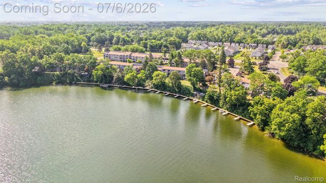 9597 Harbour Cove Court 105, Ypsilanti Charter Township, MI 48197