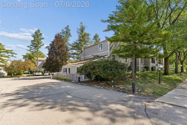 9597 Harbour Cove Court 105, Ypsilanti Charter Township, MI 48197