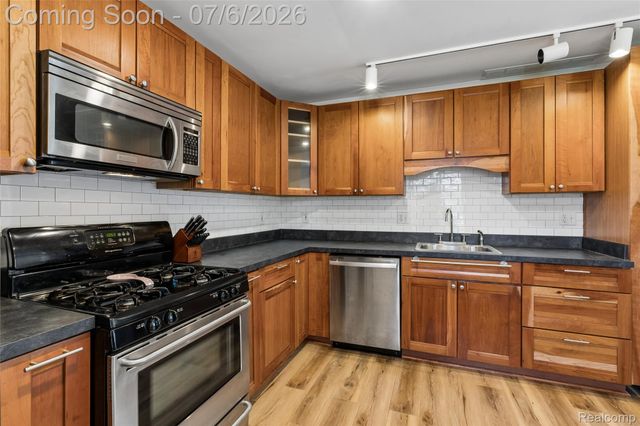 9597 Harbour Cove Court 105, Ypsilanti Charter Township, MI 48197