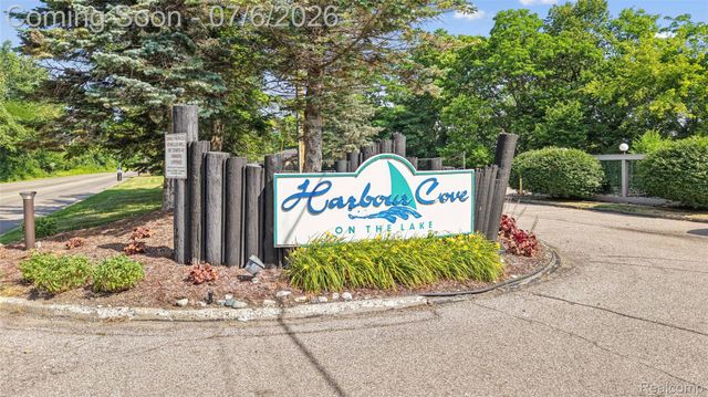 9597 Harbour Cove Court 105, Ypsilanti Charter Township, MI 48197