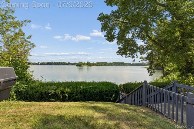 9597 Harbour Cove Court 105, Ypsilanti Charter Township, MI 48197