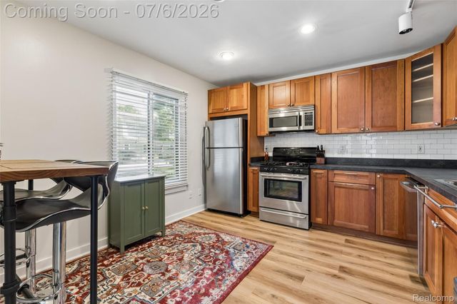 9597 Harbour Cove Court 105, Ypsilanti Charter Township, MI 48197