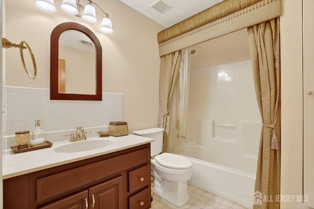 1 Wakefield Drive, Edison, NJ 08820