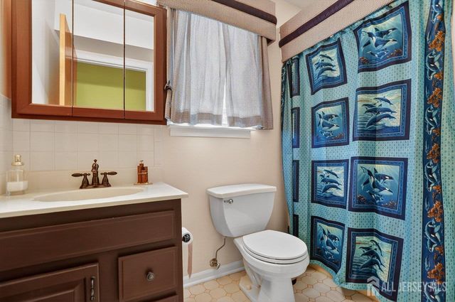 1 Wakefield Drive, Edison, NJ 08820