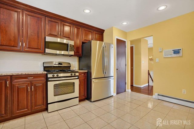 1 Wakefield Drive, Edison, NJ 08820