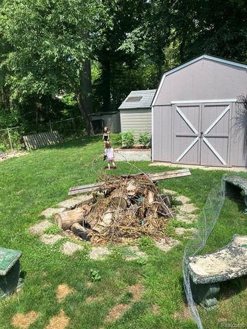 276 Bramble Brae Street, White Lake, MI 48386