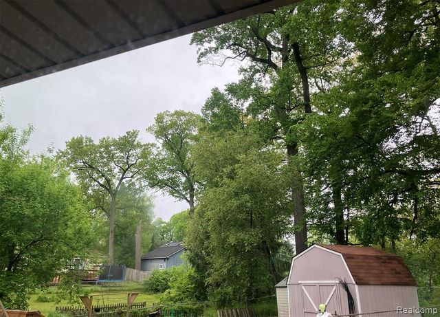 276 Bramble Brae Street, White Lake, MI 48386