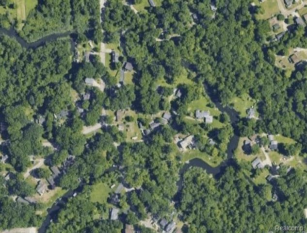 276 Bramble Brae Street, White Lake, MI 48386