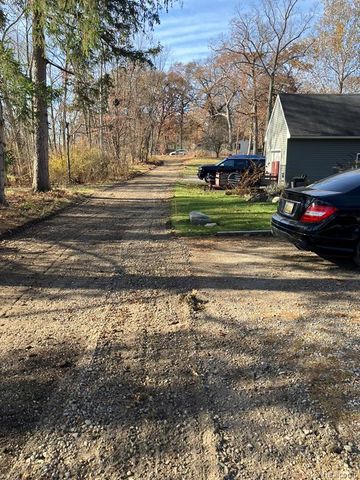276 Bramble Brae Street, White Lake, MI 48386