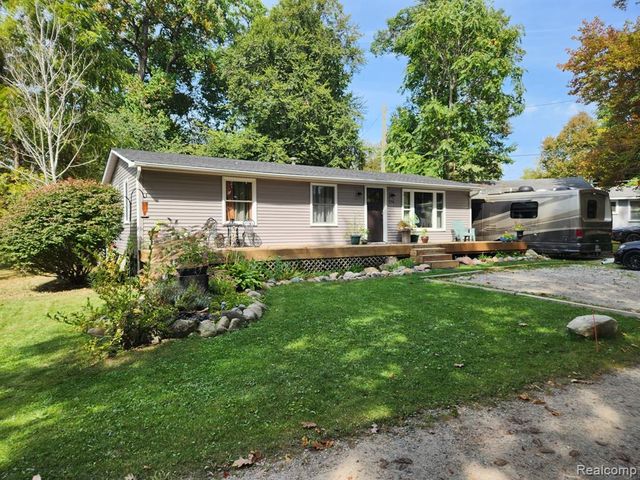 276 Bramble Brae Street, White Lake, MI 48386