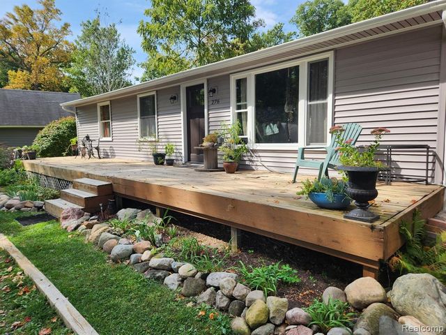 276 Bramble Brae Street, White Lake, MI 48386