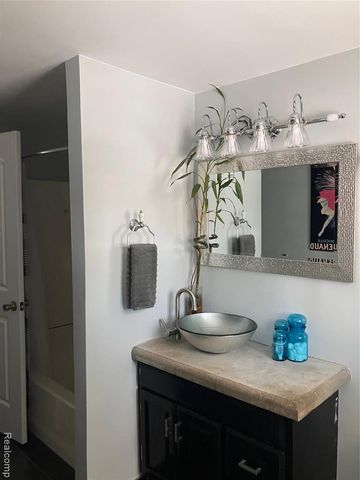 276 Bramble Brae Street, White Lake, MI 48386