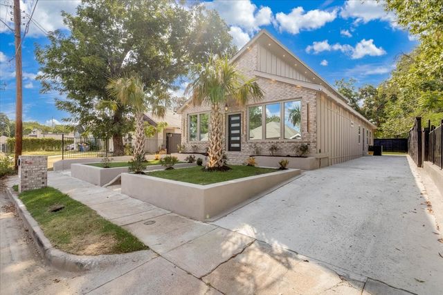 2726 Carpenter Avenue, Dallas, TX 75215