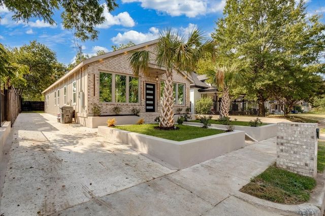2726 Carpenter Avenue, Dallas, TX 75215