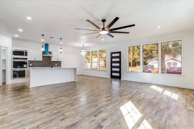 2726 Carpenter Avenue, Dallas, TX 75215