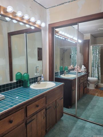 198 PRIVATE ROAD 7730, Devine, TX 78016