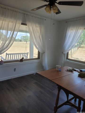 198 PRIVATE ROAD 7730, Devine, TX 78016