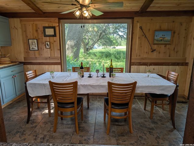 198 PRIVATE ROAD 7730, Devine, TX 78016