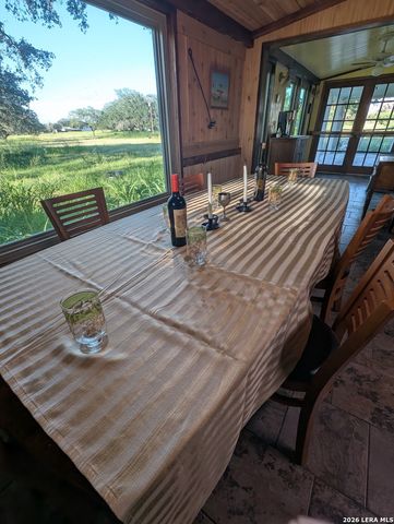 198 PRIVATE ROAD 7730, Devine, TX 78016