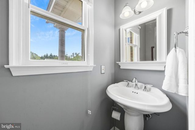 805 CHESTNUT GLEN GRTH, Baltimore, MD 21204
