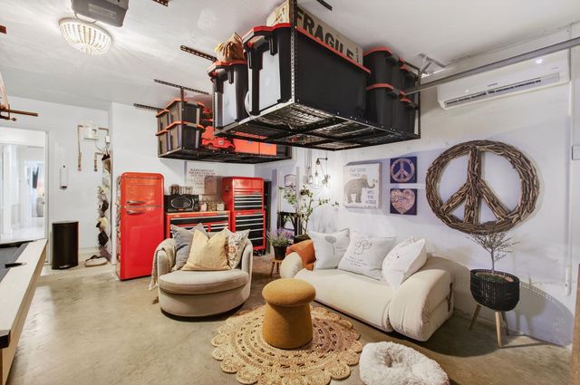 21400 Millbrook Court, Boca Raton, FL 33498