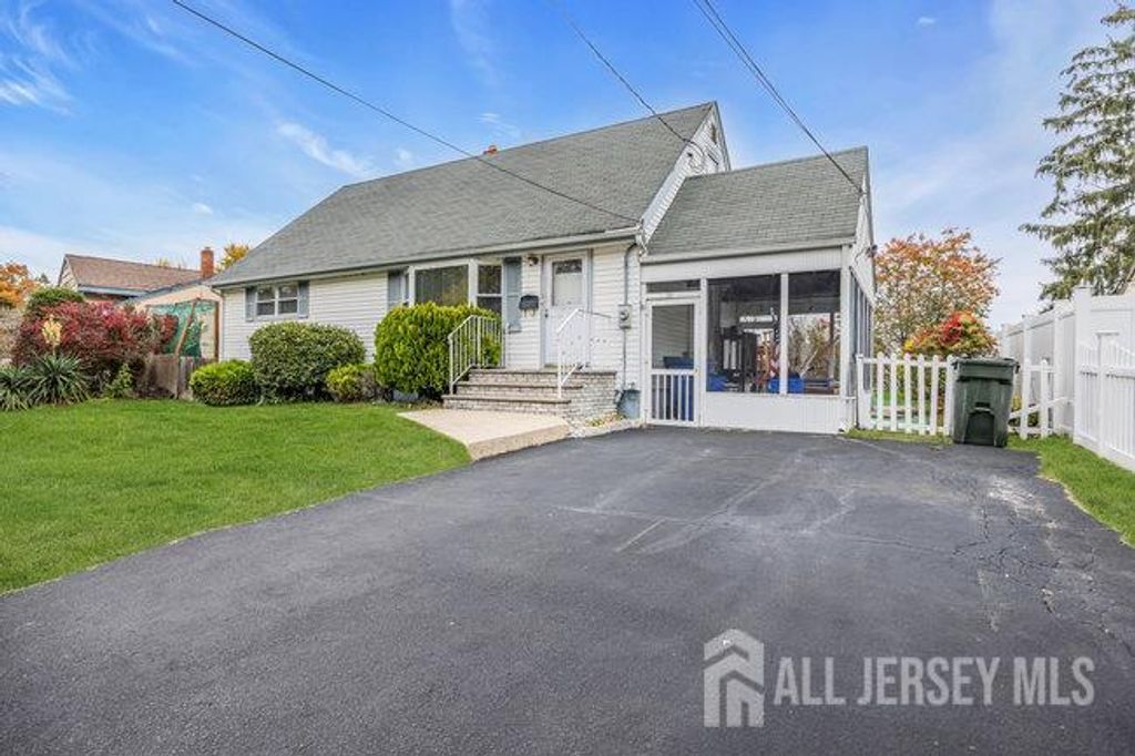 25 Venus Road, Old Bridge, NJ 08879