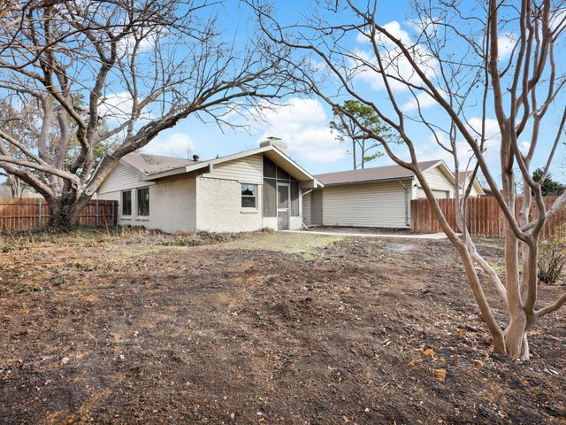 1826 Kingsbridge Drive, Garland, TX 75044