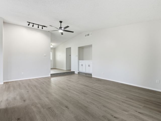 1826 Kingsbridge Drive, Garland, TX 75044