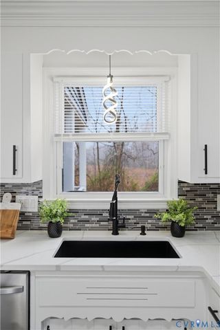 20104 Starr Ct, South Chesterfield, VA 23803