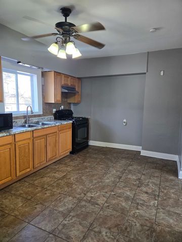 2822 W Marquette Road 2F, Chicago, IL 60629