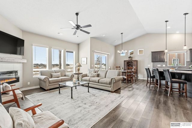 6406 S 213 Street, Elkhorn, NE 68022